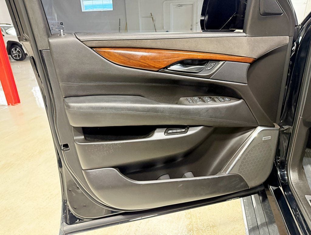 2015 Cadillac Escalade ESV 4WD 4dr Premium - 22965919 - 31