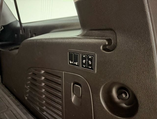 2015 Cadillac Escalade ESV 4WD 4dr Premium - 22965919 - 44