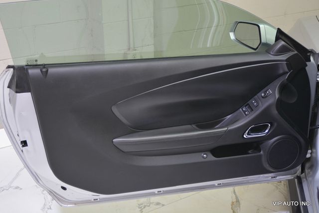 2015 Chevrolet Camaro 1 of 48 - 23085103 - 12