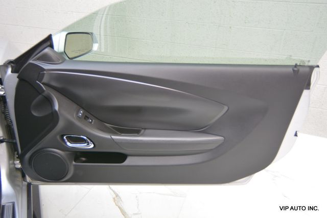 2015 Chevrolet Camaro 1 of 48 - 23085103 - 13