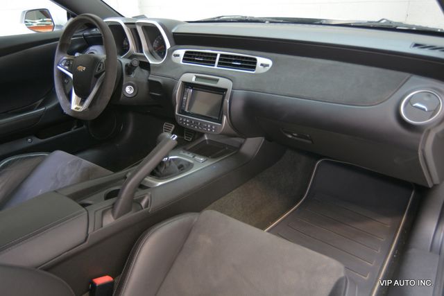 2015 Chevrolet Camaro 1 of 48 - 23085103 - 15