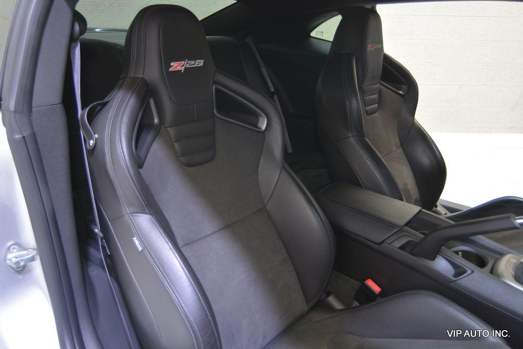 2015 Chevrolet Camaro 1 of 48 - 23085103 - 17
