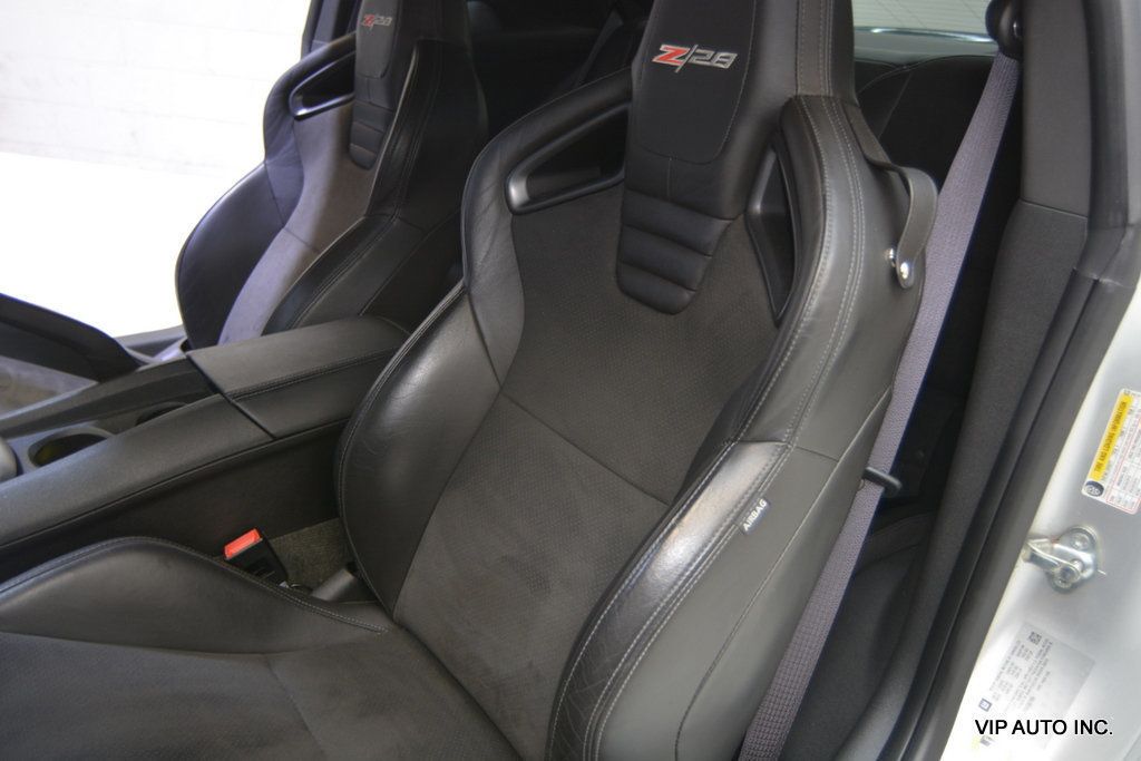 2015 Chevrolet Camaro 1 of 48 - 23085103 - 18