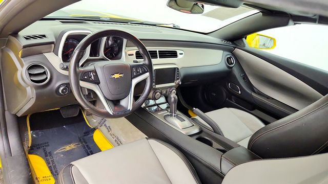 2015 Chevrolet Camaro 2dr Convertible 2LT w/ RS Pkg, Navigation & 20’’ Polished Wheels - 23032184 - 12