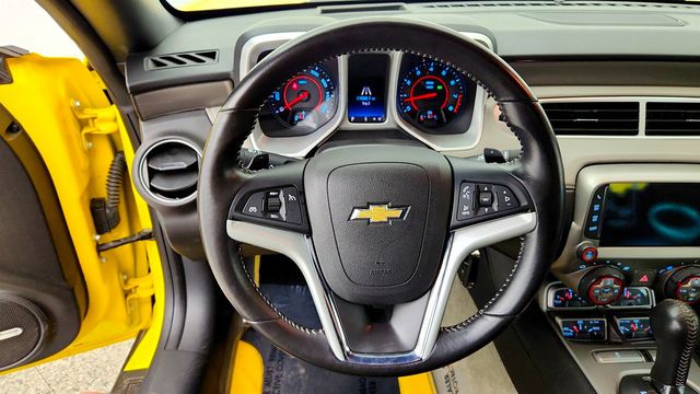 2015 Chevrolet Camaro 2dr Convertible 2LT w/ RS Pkg, Navigation & 20’’ Polished Wheels - 23032184 - 13