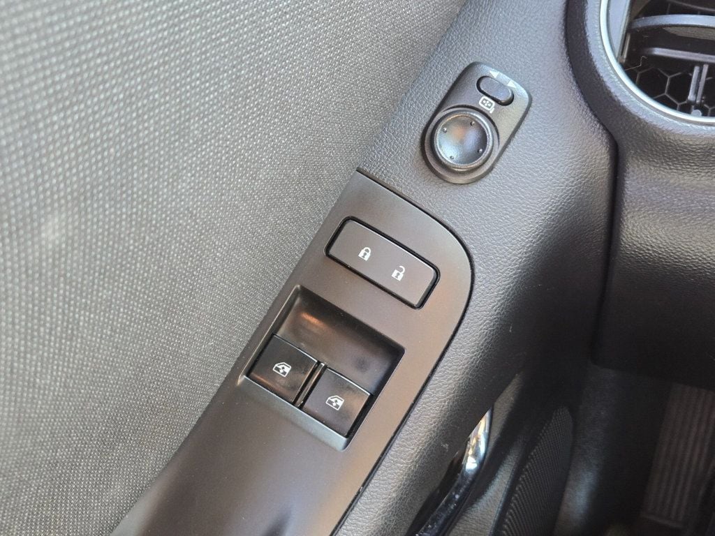 2015 Chevrolet Camaro 2dr Coupe LT w/1LT - 22943870 - 17