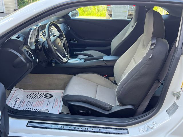 2015 Chevrolet Camaro 2dr Coupe LT w/1LT - 23044642 - 10