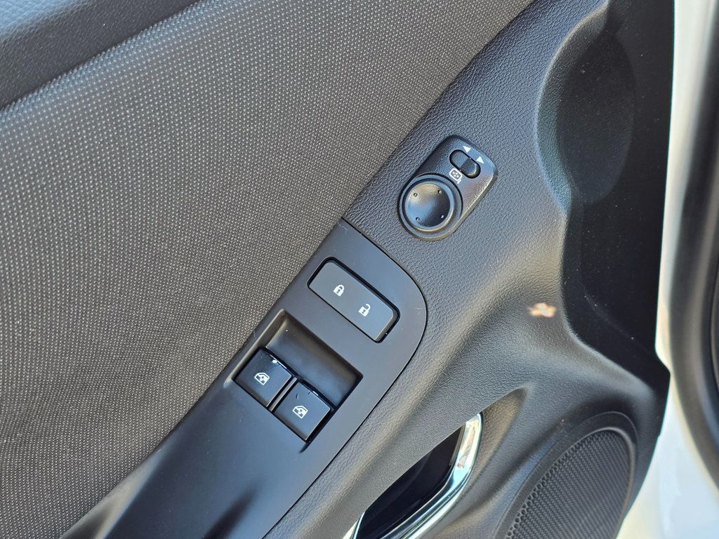 2015 Chevrolet Camaro 2dr Coupe LT w/1LT - 22943810 - 17