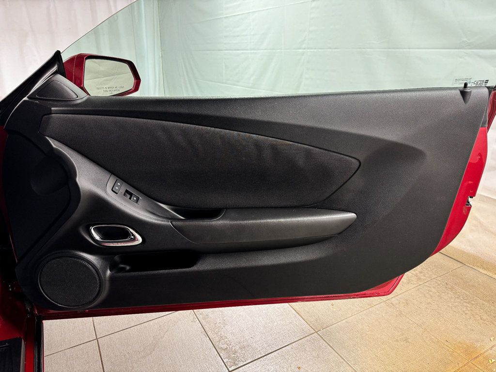 2015 Chevrolet Camaro 1LT photo 13