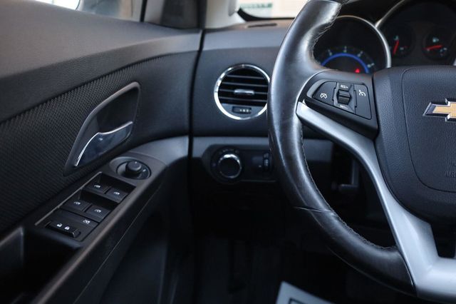 2015 Chevrolet Cruze LT - 23072905 - 30