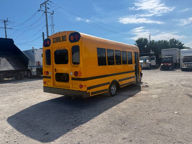 2015 Chevrolet Express 4500 Shuttle Bus 4500 Van 159 - 22988400 - 3