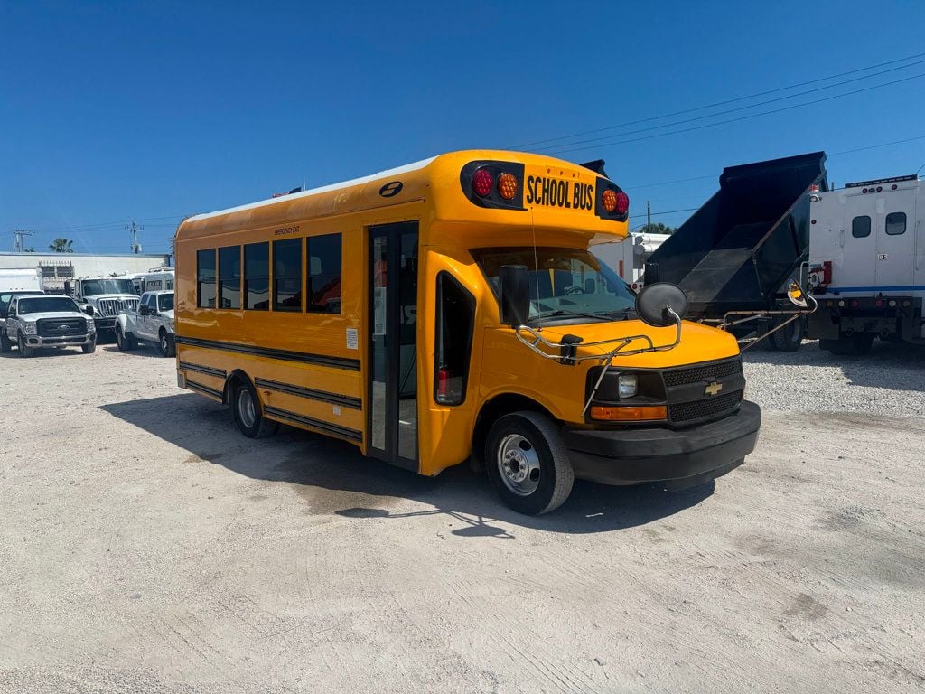 2015 Chevrolet Express 4500 Shuttle Bus 4500 Van 159 - 22988400 - 4
