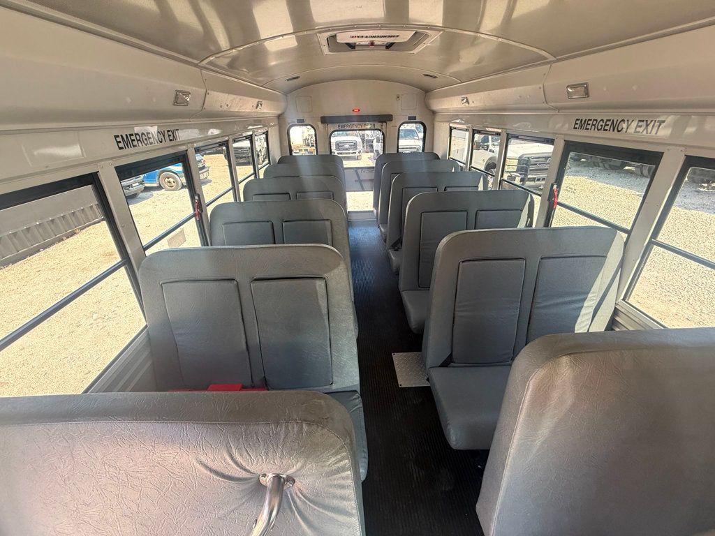 2015 Chevrolet Express 4500 Shuttle Bus 4500 Van 159 - 22988400 - 7