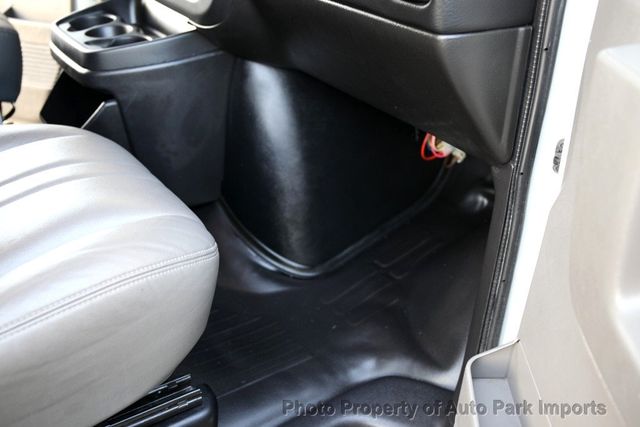 2015 Chevrolet Express Cargo Van RWD 2500 135" - 22827294 - 33