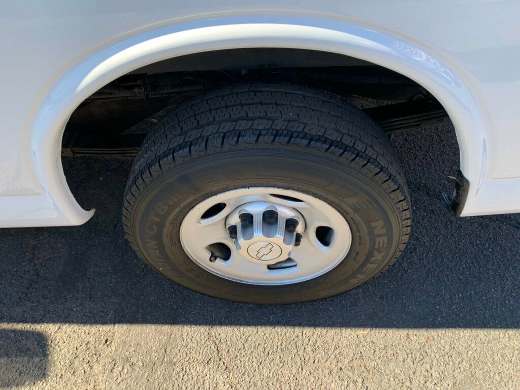 2015 Chevrolet Express Cargo Van RWD 2500 135" - 22971353 - 17