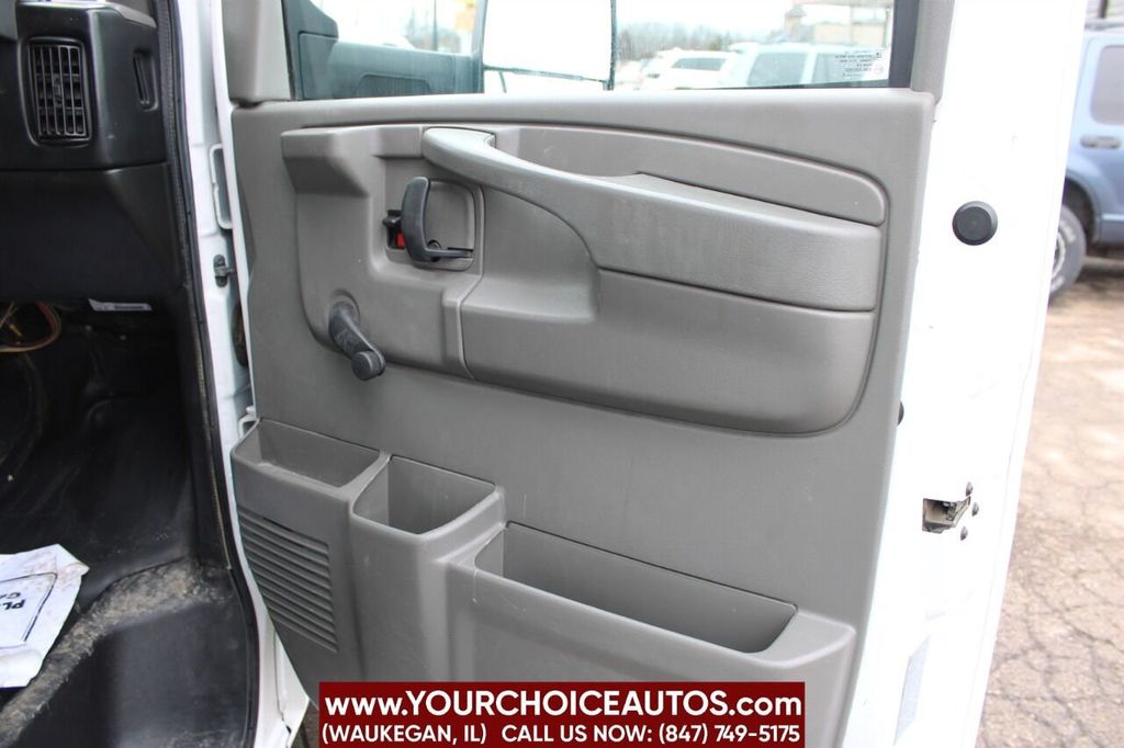 2015 Chevrolet Express Commercial Cutaway 3500 Van 159" - 22308876 - 17