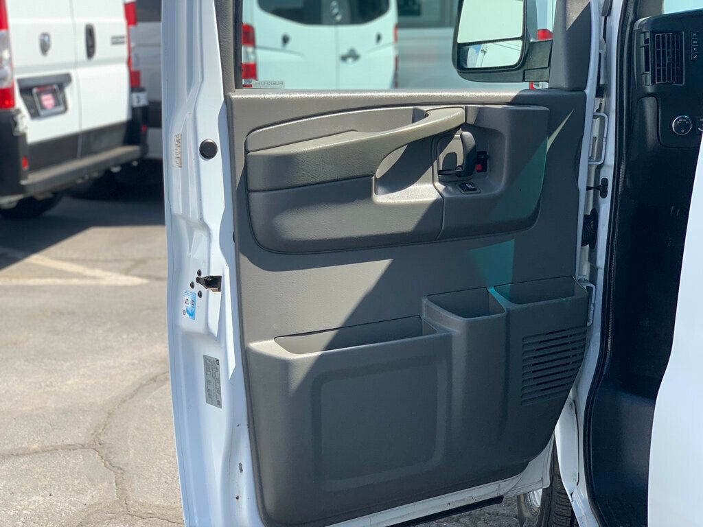 2015 Chevrolet Express Passenger RWD 3500 155" LT w/1LT 6.0L V8 12-Passenger - 23052763 - 19