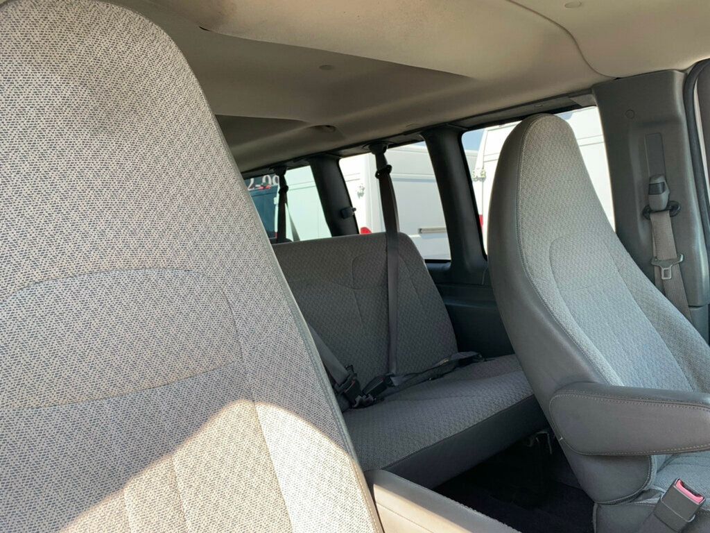 2015 Chevrolet Express Passenger RWD 3500 155" LT w/1LT 6.0L V8 12-Passenger - 23052763 - 26