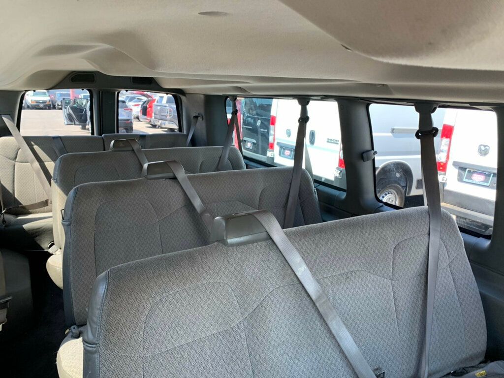 2015 Chevrolet Express Passenger RWD 3500 155" LT w/1LT 6.0L V8 12-Passenger - 23052763 - 27