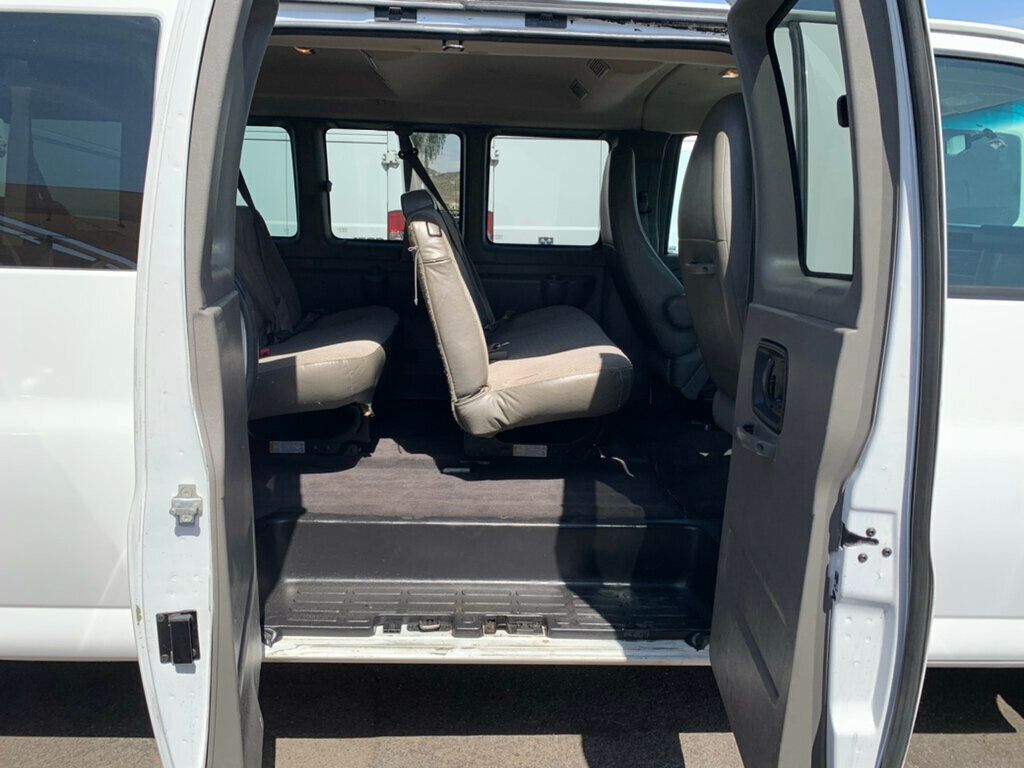2015 Chevrolet Express Passenger RWD 3500 155" LT w/1LT 6.0L V8 12-Passenger - 23052763 - 2