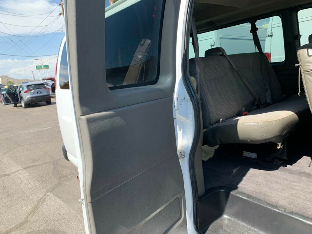 2015 Chevrolet Express Passenger RWD 3500 155" LT w/1LT 6.0L V8 12-Passenger - 23052763 - 29