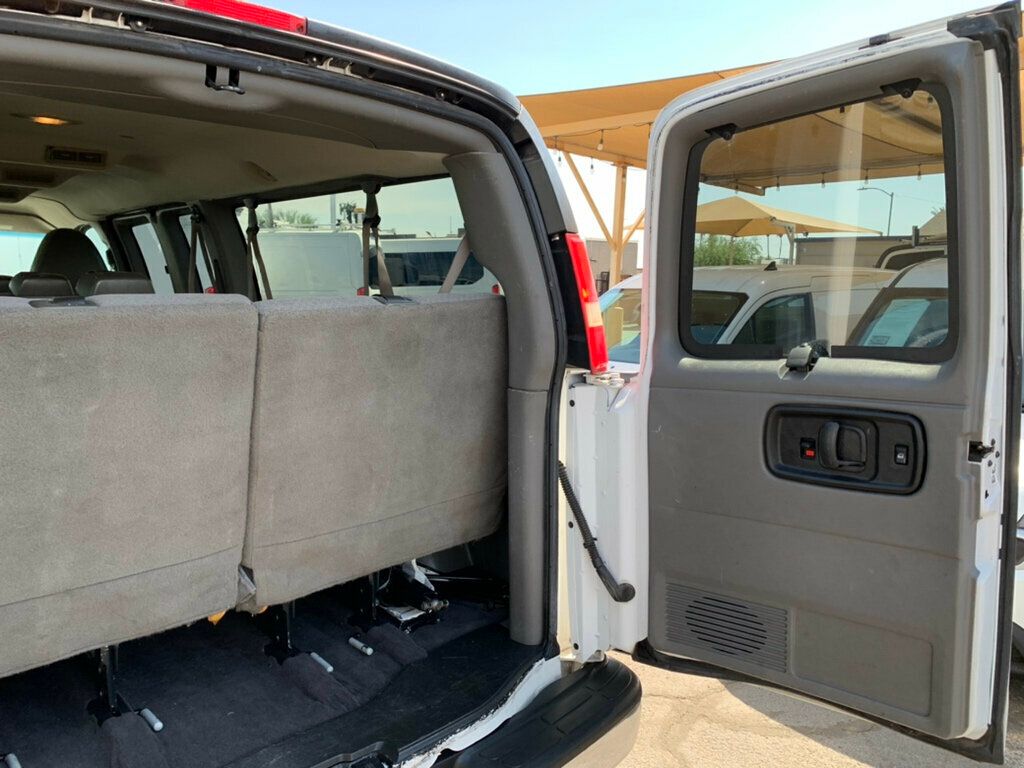 2015 Chevrolet Express Passenger RWD 3500 155" LT w/1LT 6.0L V8 12-Passenger - 23052763 - 30