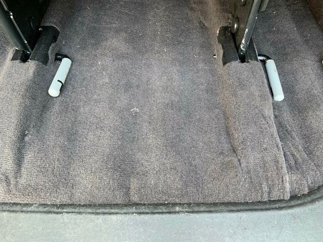 2015 Chevrolet Express Passenger RWD 3500 155" LT w/1LT 6.0L V8 12-Passenger - 23052763 - 33