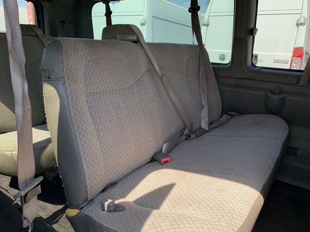 2015 Chevrolet Express Passenger RWD 3500 155" LT w/1LT 6.0L V8 12-Passenger - 23052763 - 4