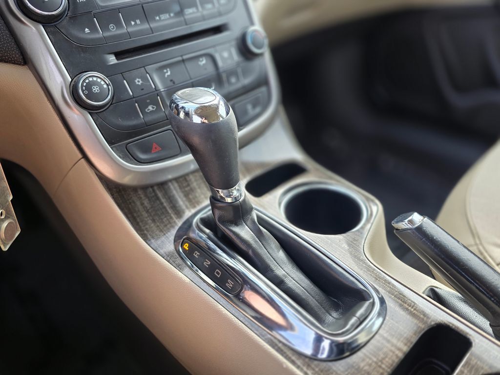 2015 Chevrolet Malibu 4dr Sedan LT w/1LT - 22984774 - 24