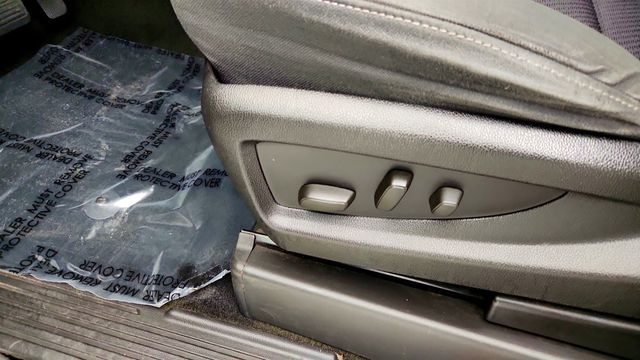 2015 Chevrolet Silverado 1500 4WD Crew Cab 143.5'' 1LT w/ Convenience Pkg, V8 & 20'' Wheels - 23006817 - 10