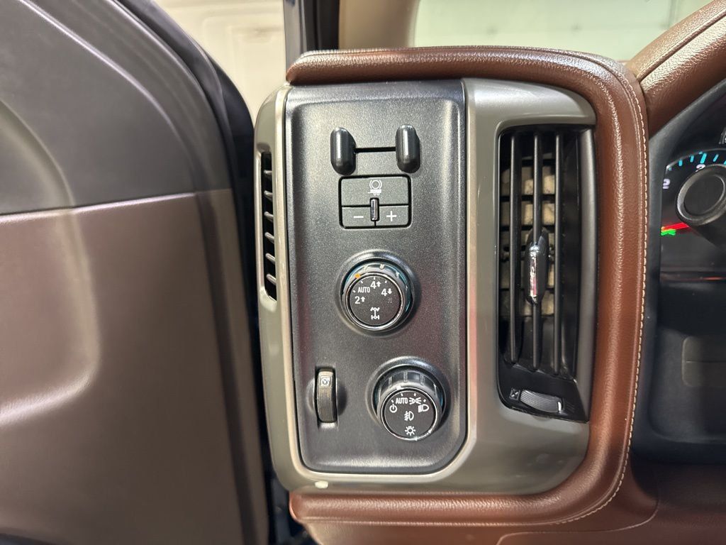 2015 Chevrolet Silverado 1500 4WD Crew Cab 143.5" High Country - 22992068 - 13