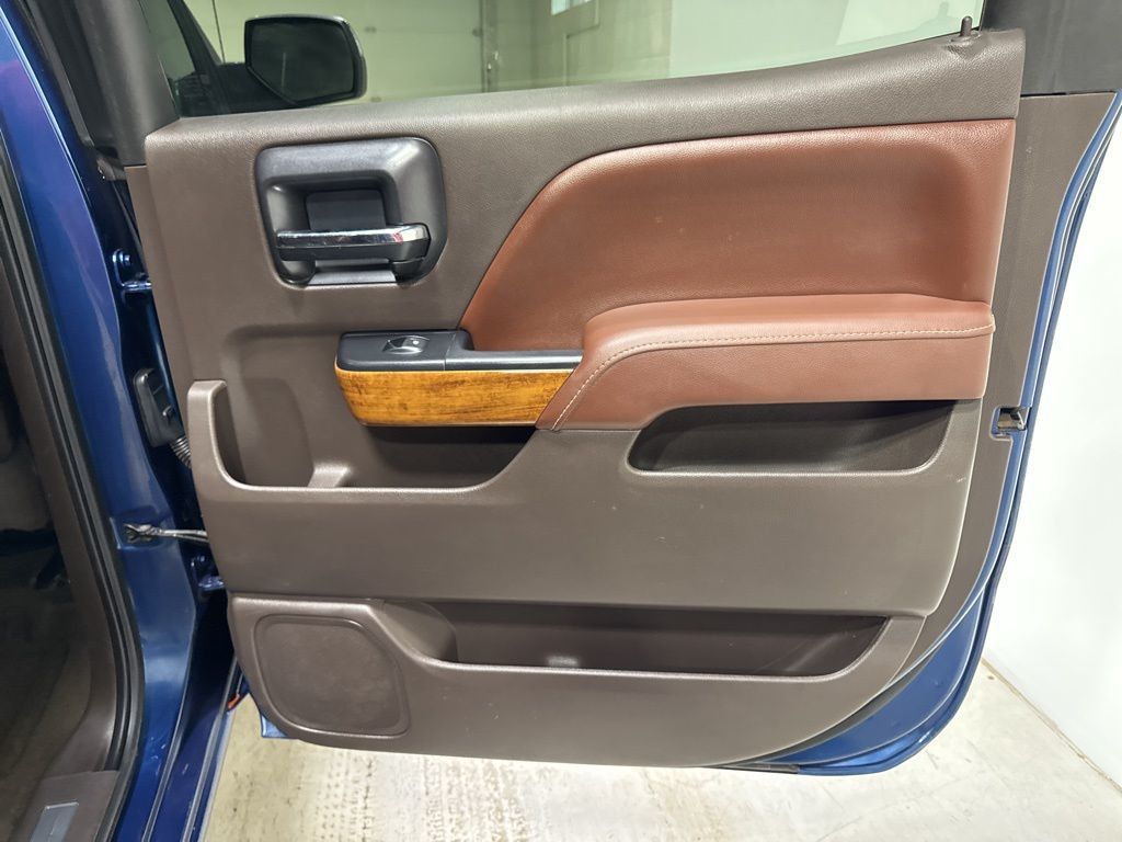 2015 Chevrolet Silverado 1500 4WD Crew Cab 143.5" High Country - 22992068 - 46