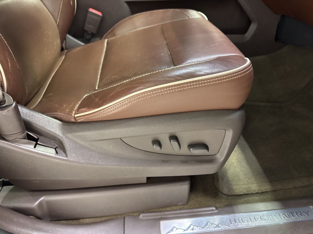 2015 Chevrolet Silverado 1500 4WD Crew Cab 143.5" High Country - 22992068 - 50