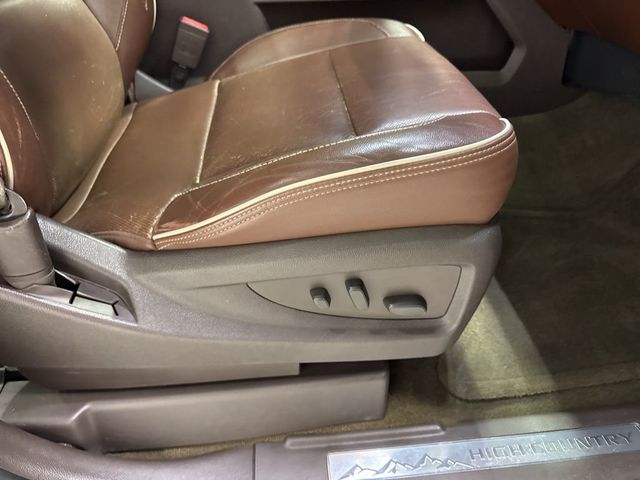 2015 Chevrolet Silverado 1500 4WD Crew Cab 143.5" High Country - 22992068 - 50