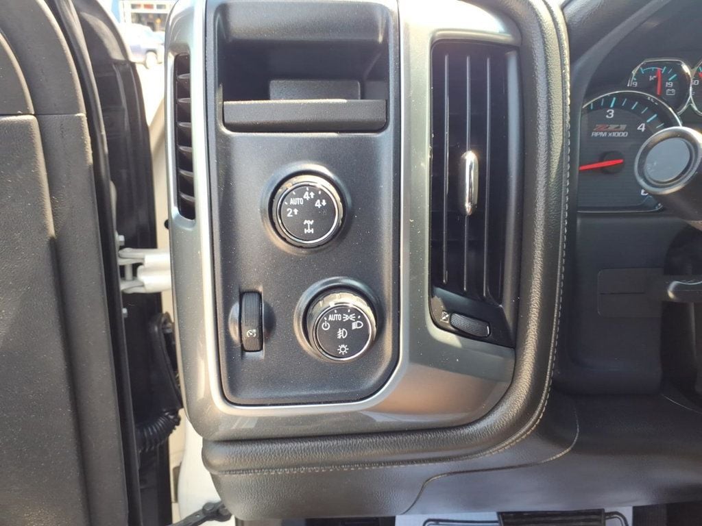 2015 Chevrolet Silverado 1500 Z71 LTZ Pickup 4D 5 3/4 ft - 23063729 - 11