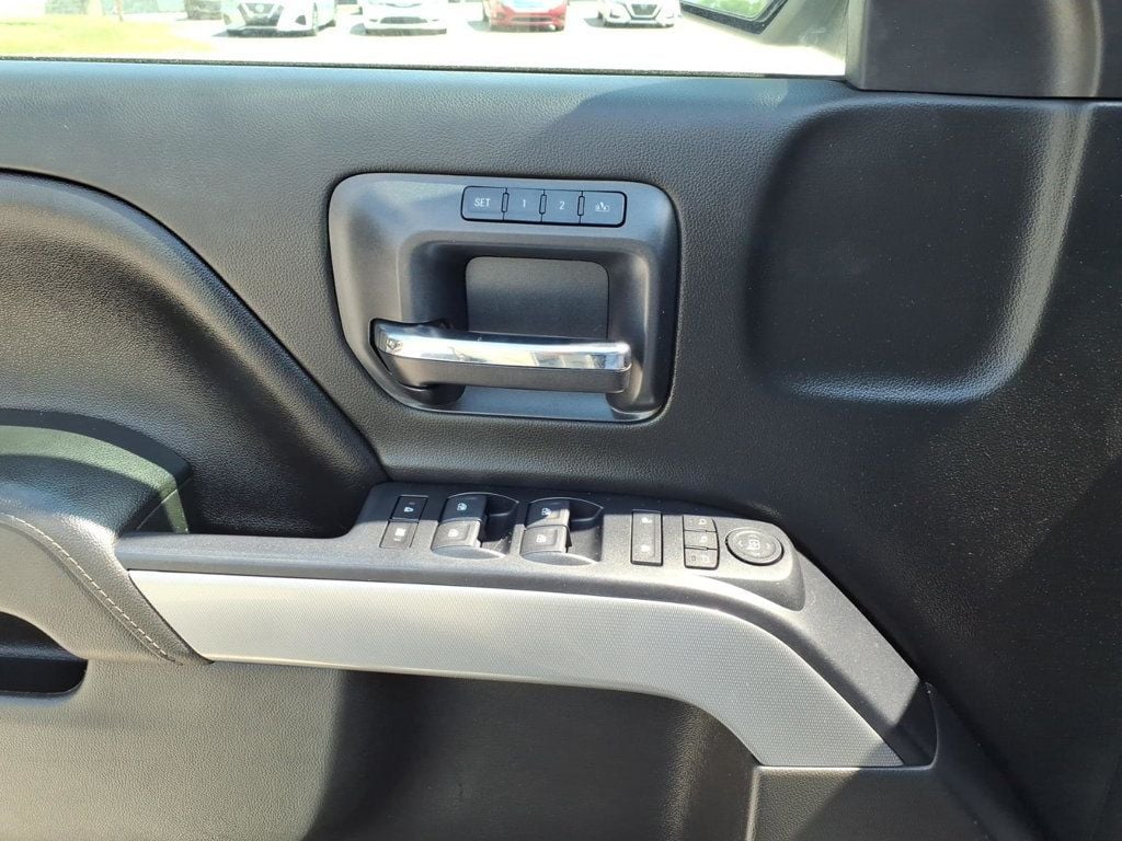 2015 Chevrolet Silverado 1500 Z71 LTZ Pickup 4D 5 3/4 ft - 23063729 - 12