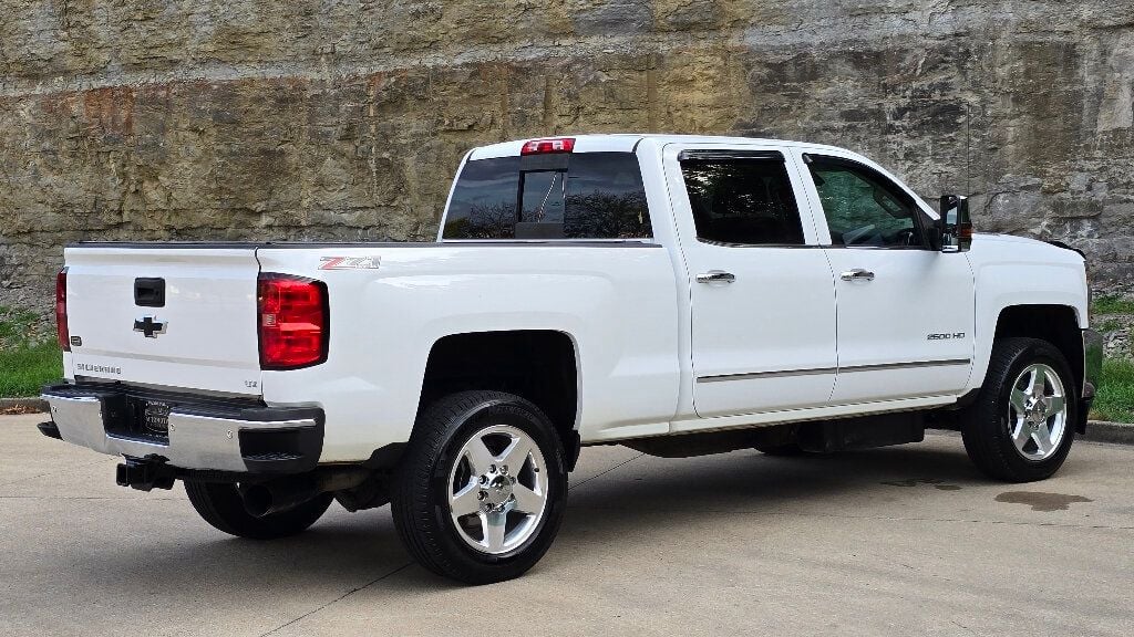 2015 Chevrolet Silverado 2500HD 4WD Crew Cab 153.7" LTZ - 22549145 - 6