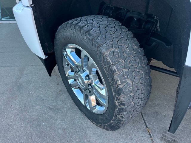 2015 Chevrolet Silverado 2500HD High Country 4x4 4dr Crew Cab SB - 22964807 - 40