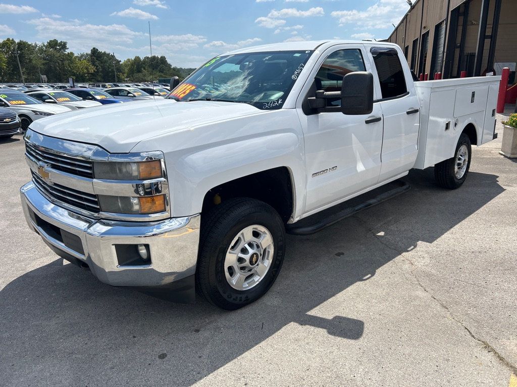 2015 Chevrolet Silverado 2500HD LT photo 3
