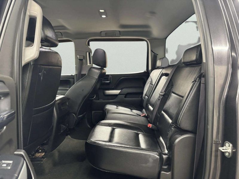 2015 Chevrolet Silverado 2500HD LT 4x4 4dr Crew Cab LB - 22973761 - 17