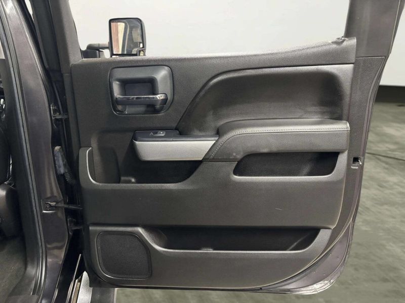 2015 Chevrolet Silverado 2500HD LT 4x4 4dr Crew Cab LB - 22973761 - 19