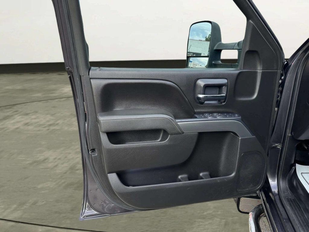 2015 Chevrolet Silverado 2500HD LT 4x4 4dr Crew Cab SB - 23012865 - 9