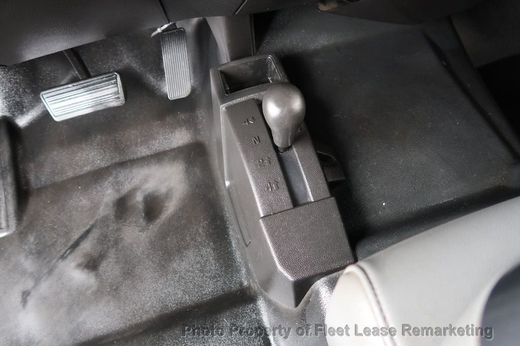 2015 Chevrolet Silverado 2500HD Silverado 2500 4WD Crew Cab Utility Body - 22955265 - 32