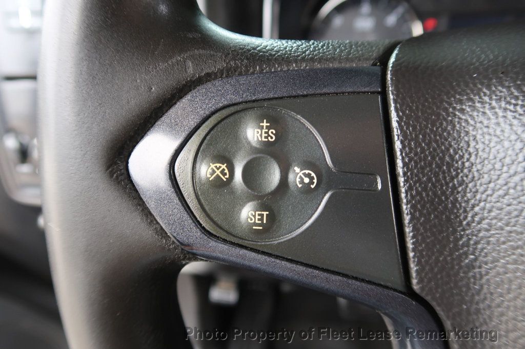 2015 Chevrolet Silverado 2500HD Silverado 2500 4WD Crew Cab Utility Body - 22955265 - 33