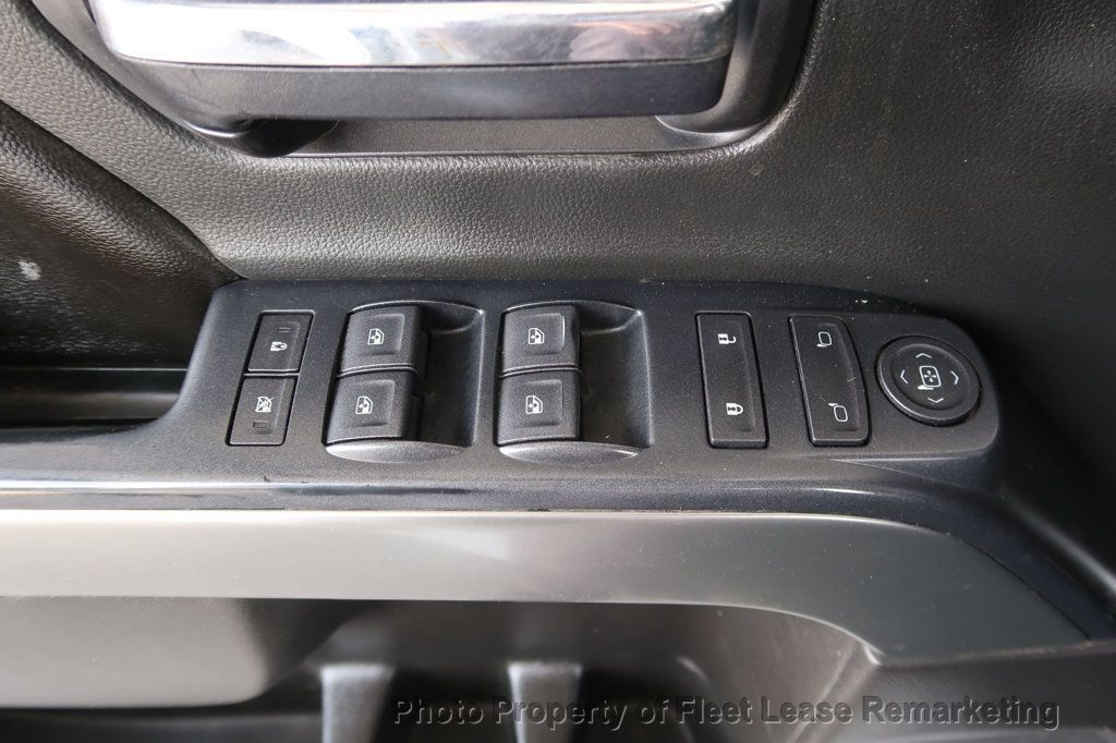 2015 Chevrolet Silverado 2500HD Silverado 2500HD 4WD Crew Cab LWB  - 23010298 - 33