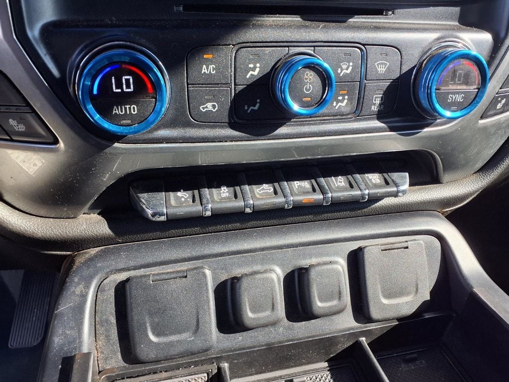 2015 Chevrolet Silverado 3500HD LTZ Pickup 4D 8 ft - 23093715 - 11