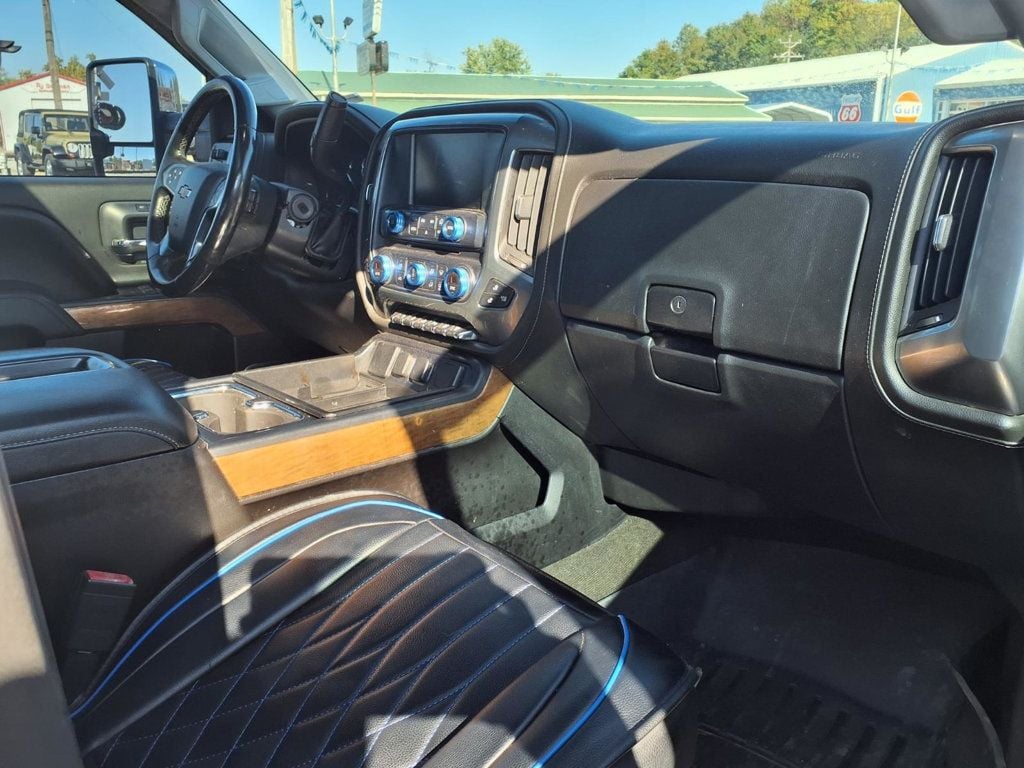 2015 Chevrolet Silverado 3500HD LTZ Pickup 4D 8 ft - 23093715 - 19
