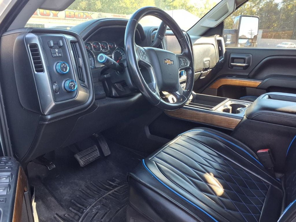 2015 Chevrolet Silverado 3500HD LTZ Pickup 4D 8 ft - 23093715 - 5