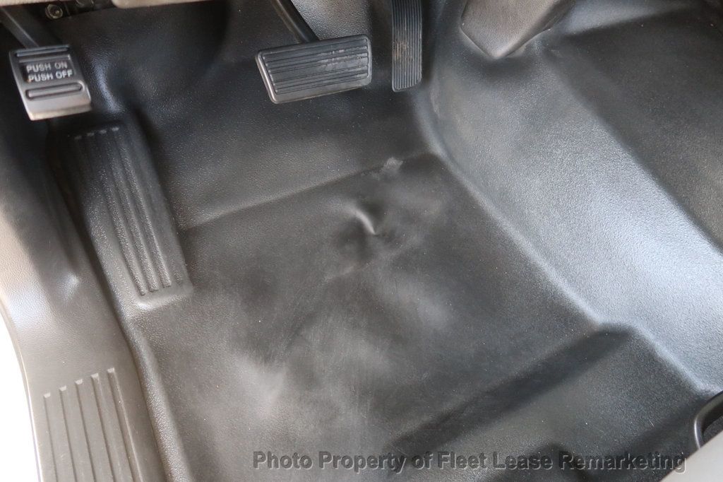 2015 Chevrolet Silverado 3500HD Silverado 3500HD 4WD Crew Cab Enclosed Utility DRW - 23042736 - 10