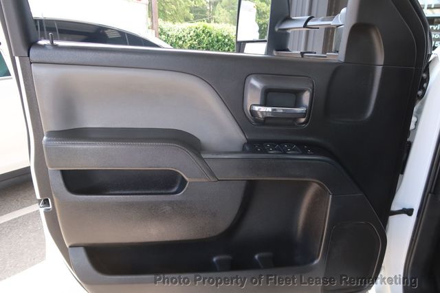2015 Chevrolet Silverado 3500HD Silverado 3500HD 4WD Crew Cab Enclosed Utility DRW - 23042736 - 11